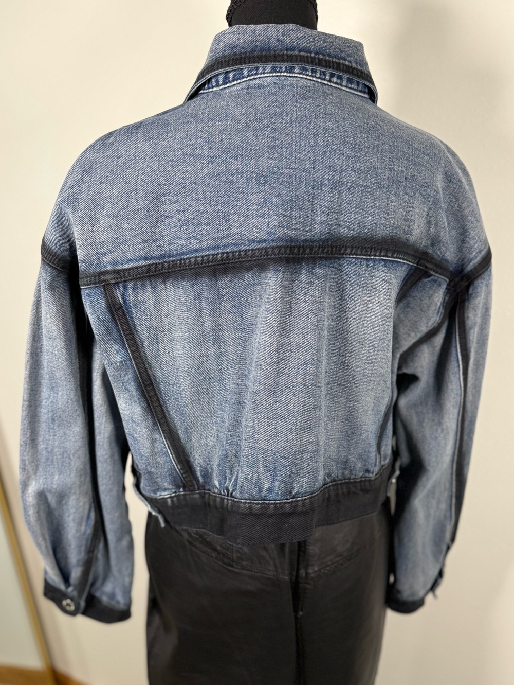 PrettyLittleThing Acid Wash Cropped Denim Jacket Black Contrast US 6 - Picture 2 of 16